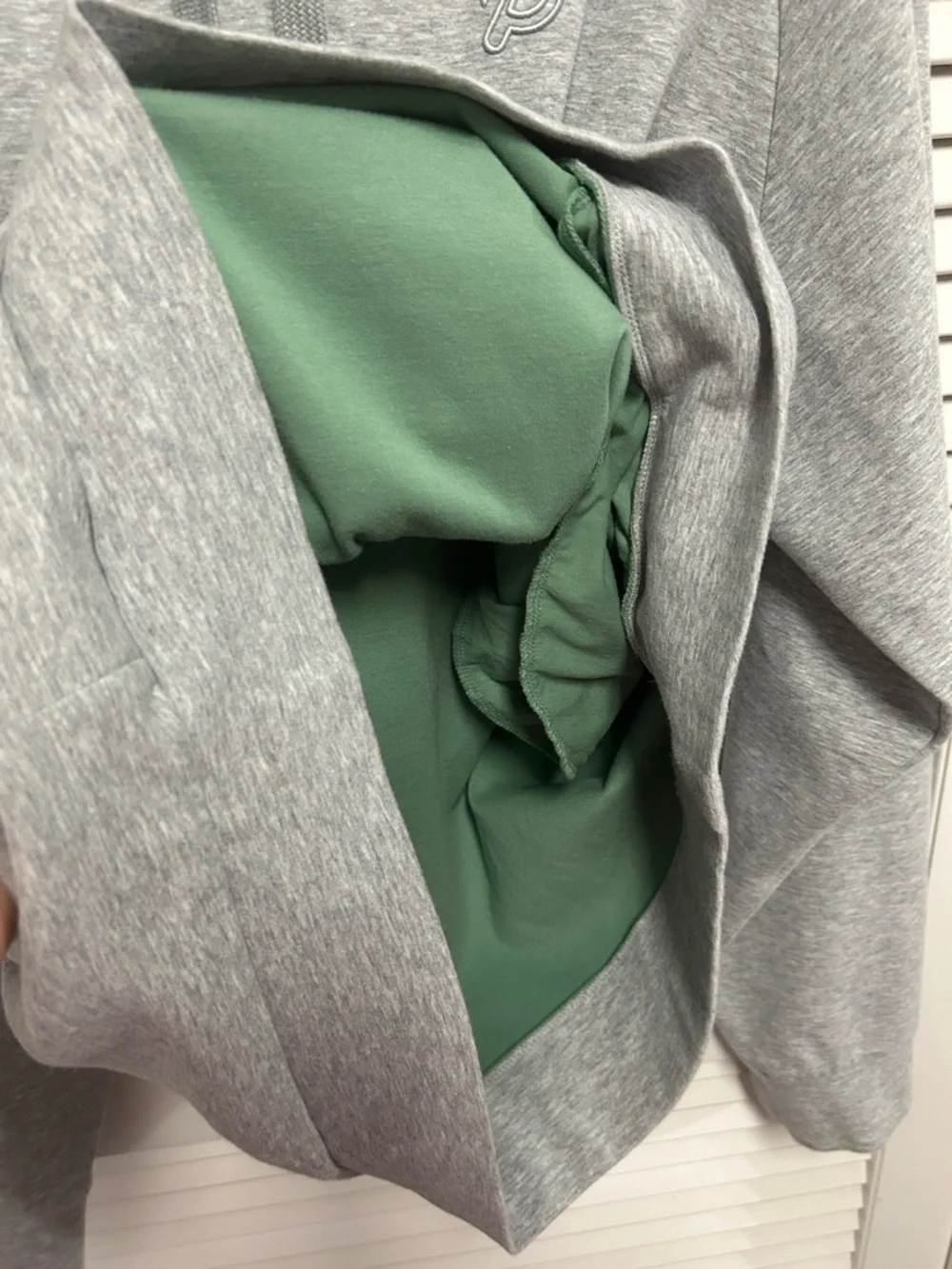 Peloton Men’s Gray Pullover with Green Hood Lining XL